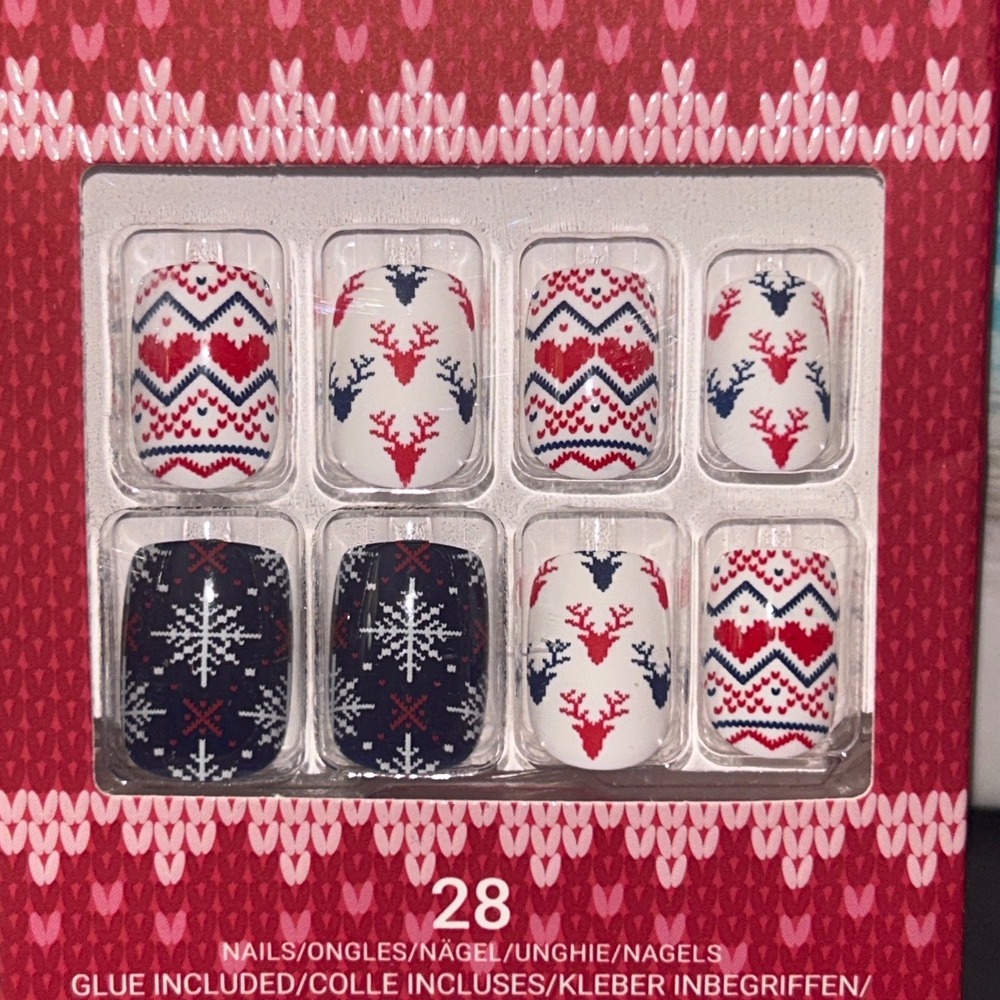 KISS Voguish Fantasy Press On Nails Short Square Fair Isle Reindeer 28ct Holiday